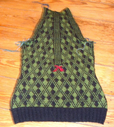 Betta: Fair Isle Steeks - particolari del Gilet Argyle di Eunny Jang
