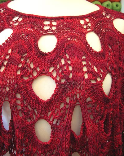 Betta: Ma&ntilde;anita Poncho di Meg Swanson - dettaglio
