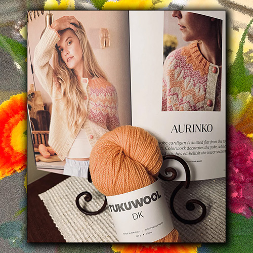 km383 Pattern Aurinko by Terri Maue