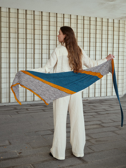 rk26 26 Melanie Berg: Trustfall