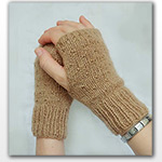 Camelove Wrist Warmers by Pascuali Designs : clicca qui